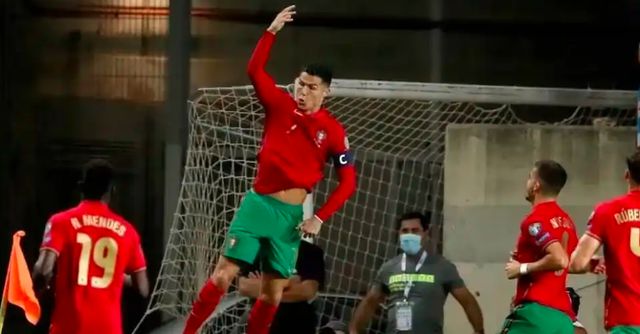 九游-巴塞罗那教练压力巨大！，C罗遭遇十五持续失利引发球迷热议(巴塞罗那1718战绩)